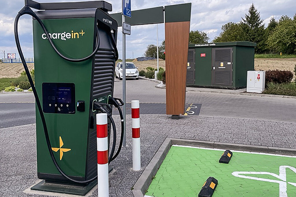 Nowa stacja ładowania ChargeIn w Jarosławiu – wygodne ładowanie aut elektrycznych w codziennej trasie.
