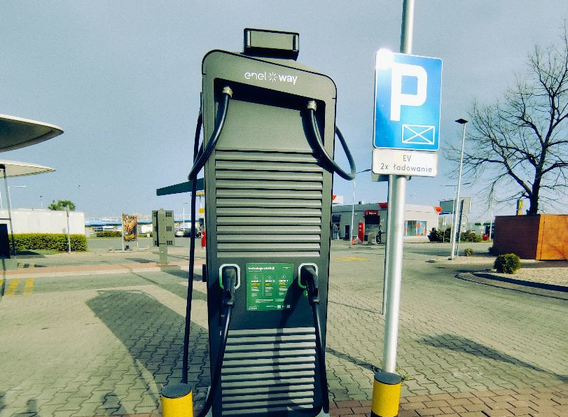 Szybka stacja ładowania samochodów elektrycznych w Częstochowie – ChargeIn, ul. Drogowców 1.