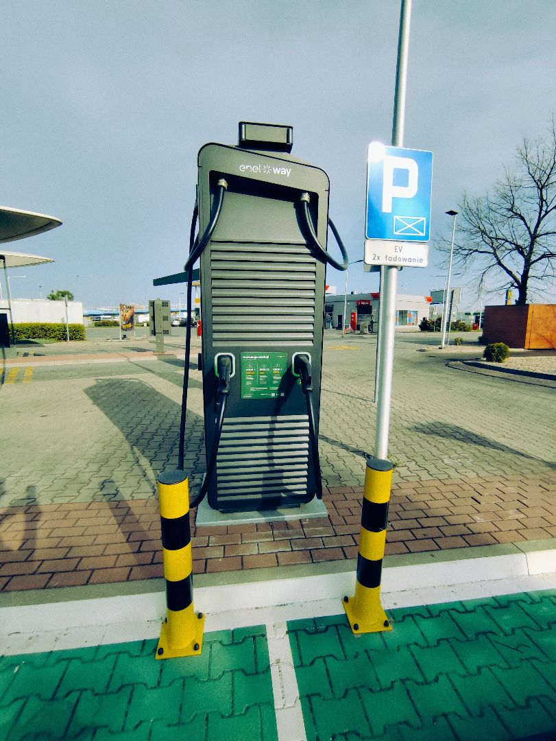 Szybka stacja ładowania samochodów elektrycznych w Częstochowie – ChargeIn, ul. Drogowców 1.