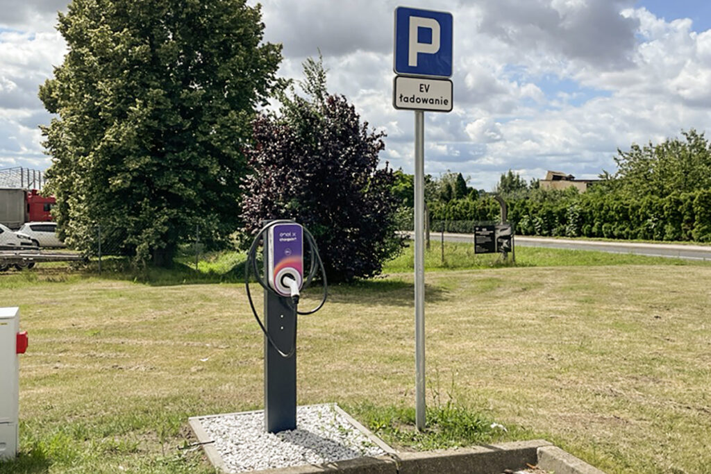 Stacja ładowania ChargeIn AC przy sklepie Bricomarche w Pleszewie. Korzystaj i ładuj swój EV.
