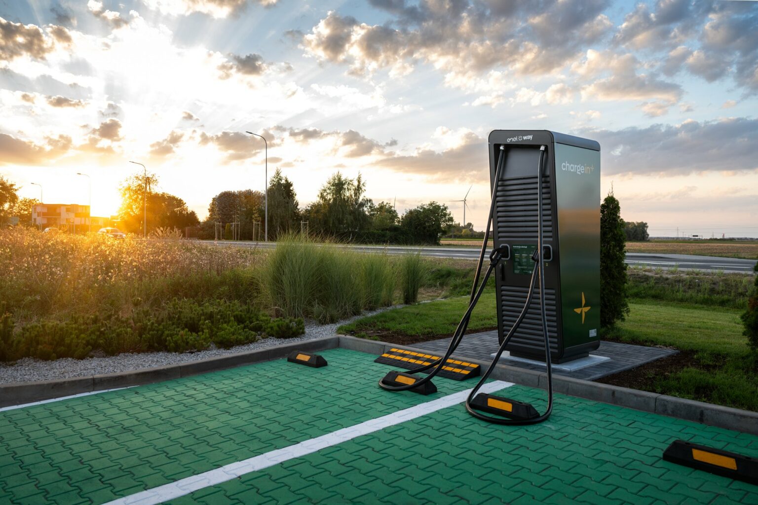 Stacja ładowania ChargeIn w Żninie - idealne miejsce na ładowanie EV i chwilę relaksu.