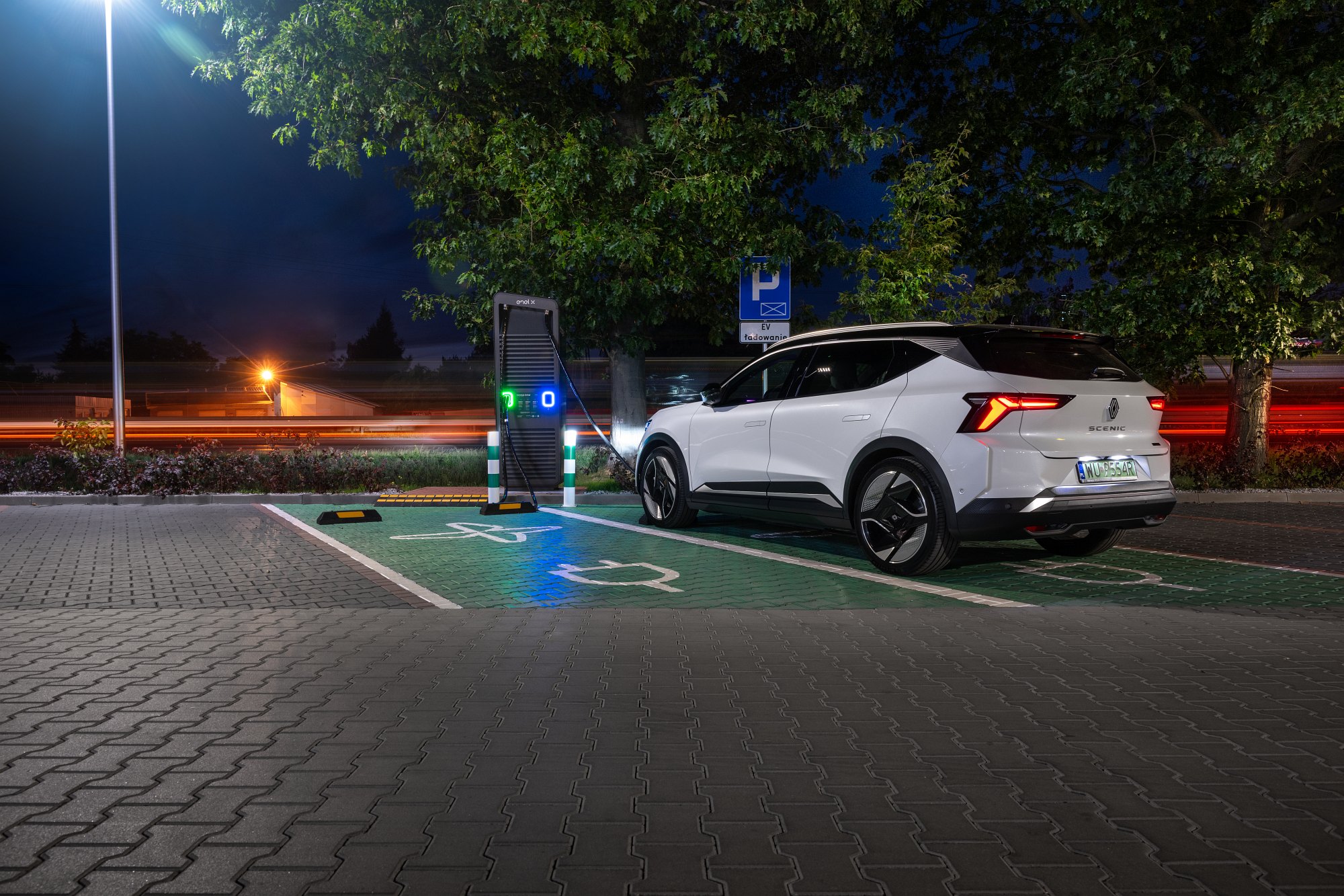 Read more about the article Mazowsze ładuje się z ChargeIn