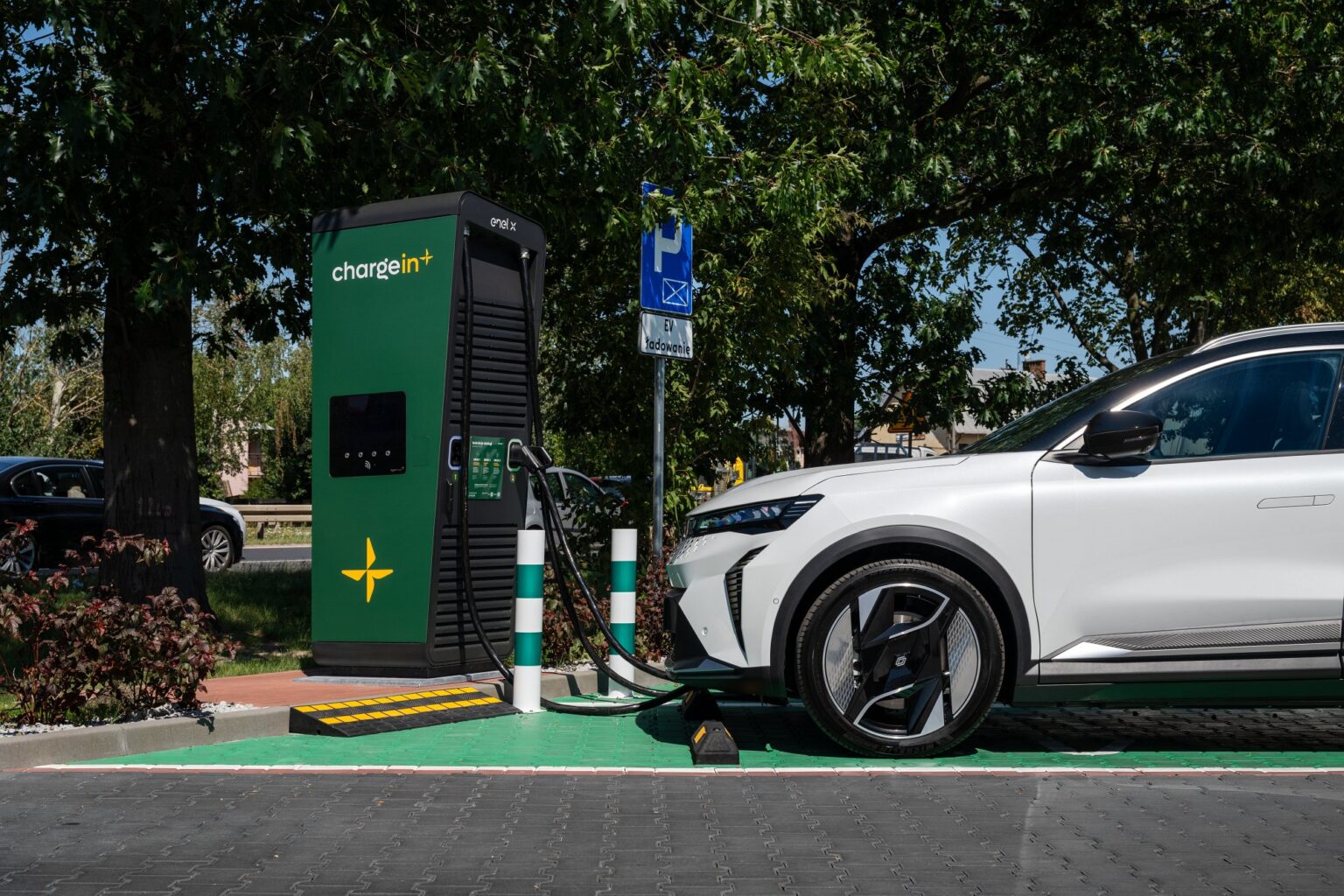 Stacja ładowania samochodów elektrycznych ChargeIn – szybkie i tanie ładowanie EV w Polsce.
