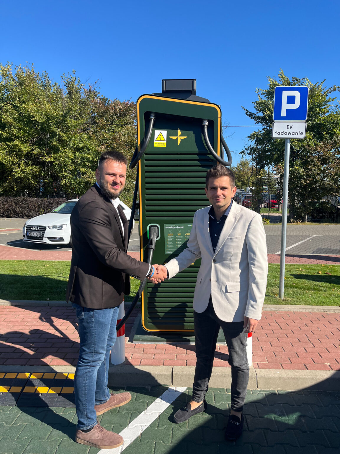 Partnerstwo Hekla Energy i ChargeIn na rzecz rozwoju elektromobilności w Polsce.