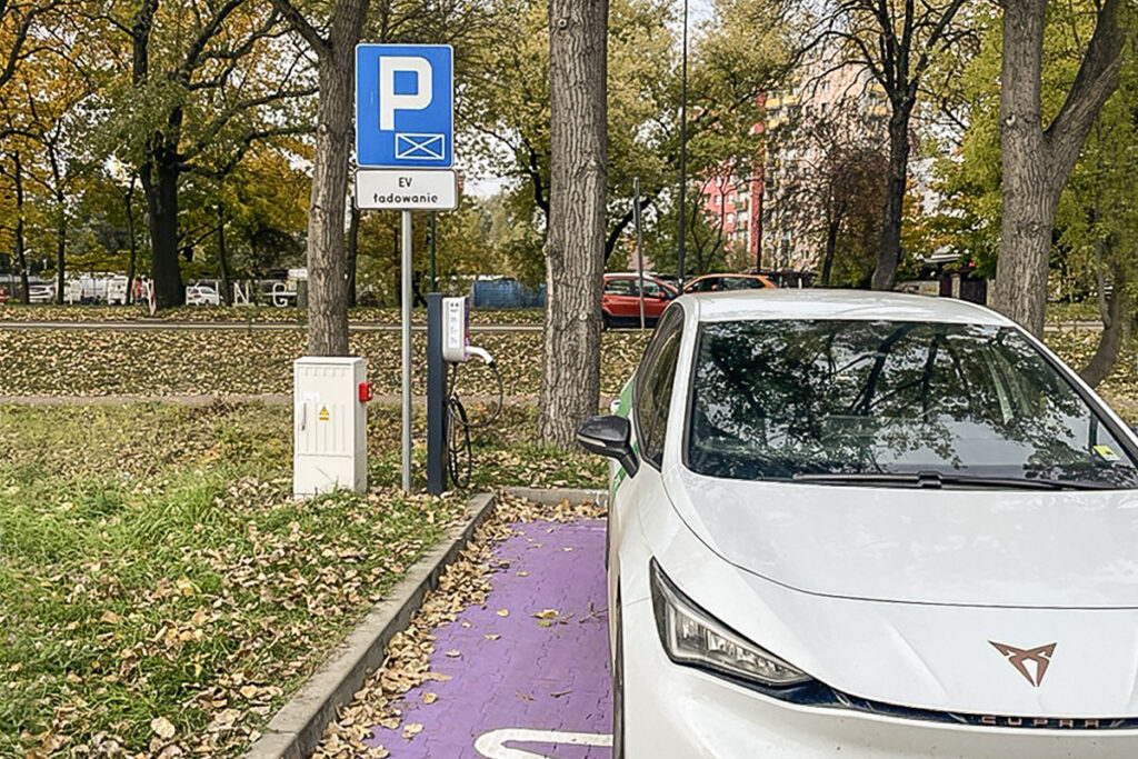 Stacje ładowania samochodów elektrycznych ChargeIn - Bytom, Piaseczno, Kołobrzeg, Szczecin, Płońsk, Sierpc, Miechów, Jarosław, Grójec, Olsztyn i wiele innych!