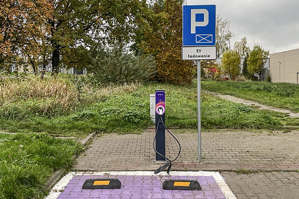 Stacja ładownia ChargeIn w Świdnicy w województwie dolnośląskim.
