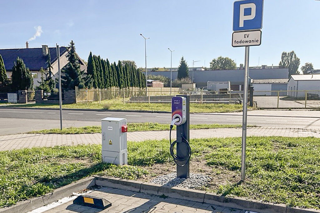 Stacja ładowania samochodów elektrycznych ChargeIn w Kole, województwo wielkopolskie.